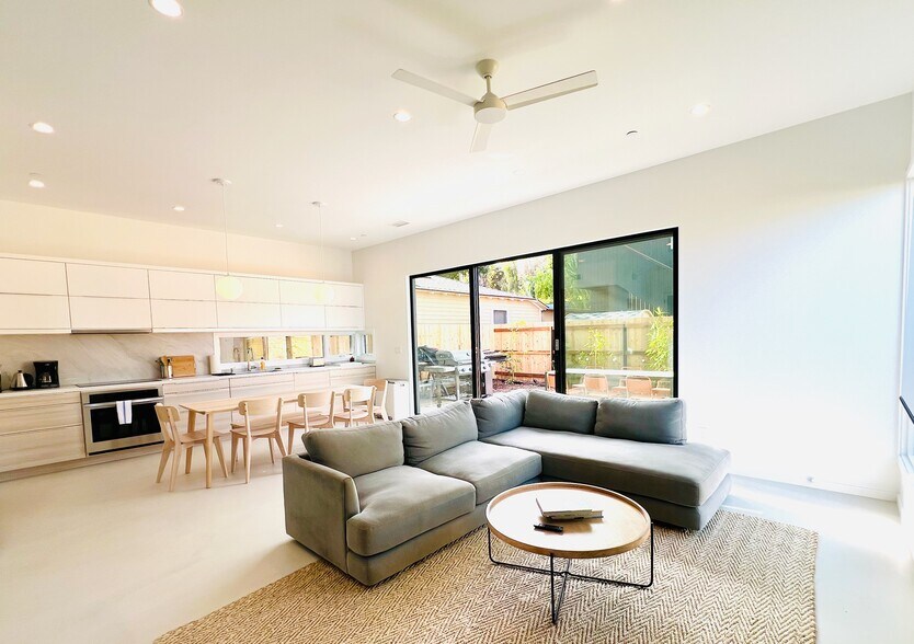 Building Photo - 112 Grandview St