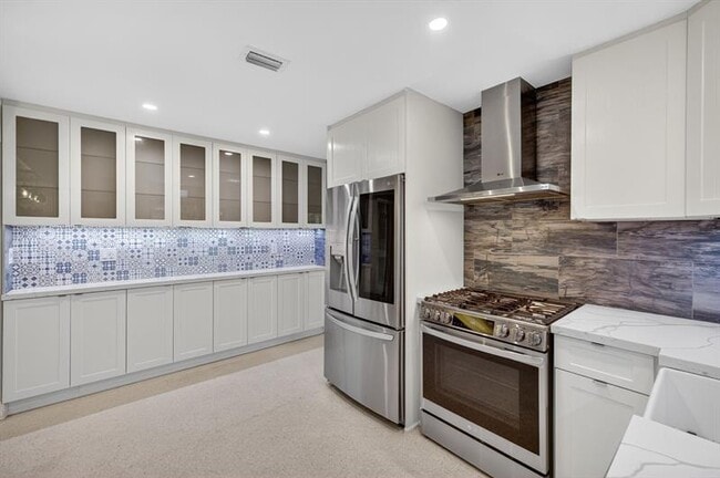 Building Photo - 2407 NE 17th Terrace