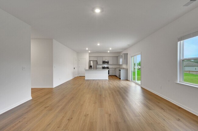 Building Photo - Stunning 4BR House in Hampton