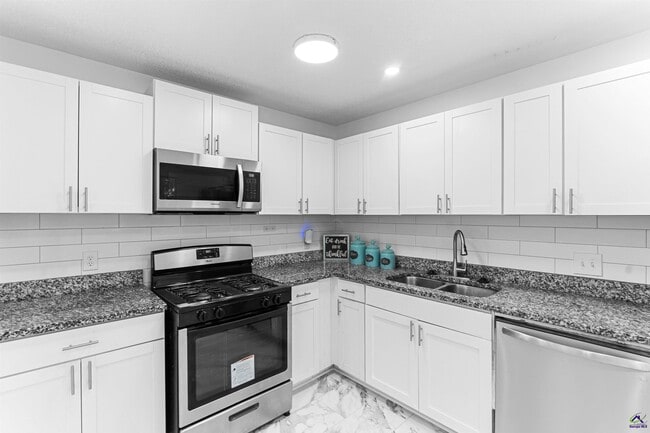 Building Photo - 118 Greentree Pkwy