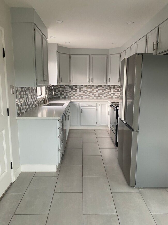 Building Photo - 3907-3909 Nevil