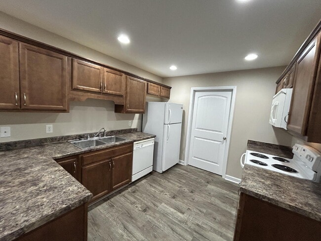 Building Photo - 146 Harp Ave