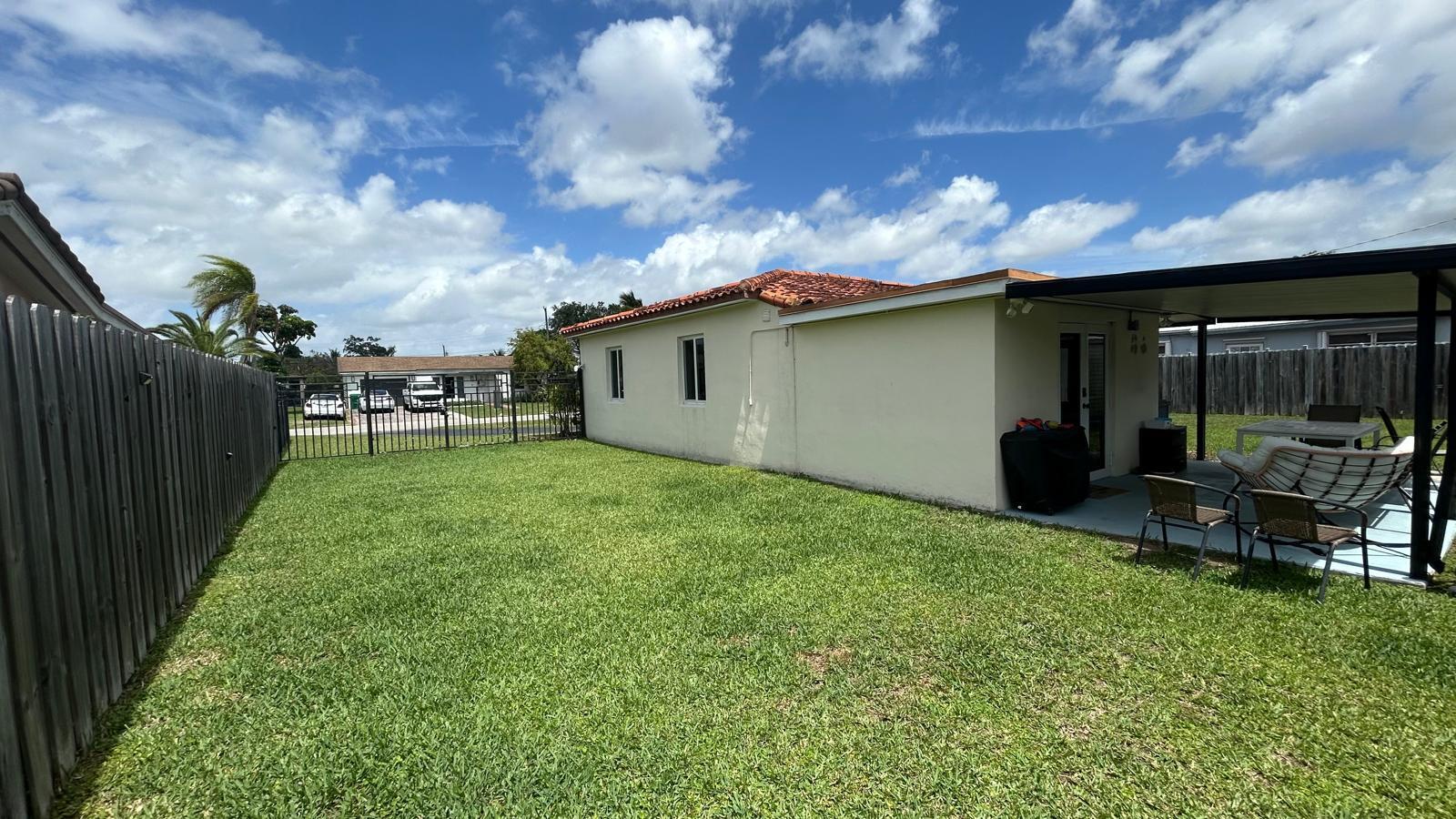 Building Photo - 6790 SW 18th St