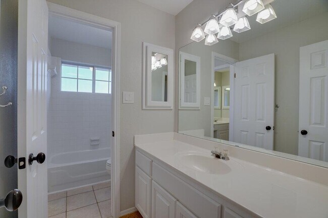 Building Photo - 10218 Scull Creek Dr