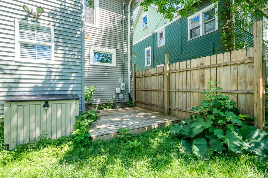 Exterior - Patio - 2435 Summit St