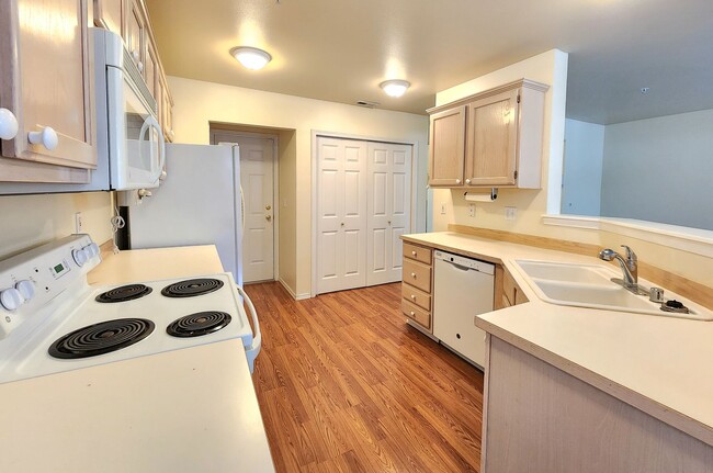 Building Photo - 3 Bedroom 2.5 Bath Townhome in Everett