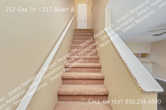 Building Photo - 217 Oak St SE