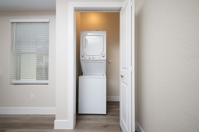 Building Photo - All Units Are Available With Brandnew Full Appliance Package