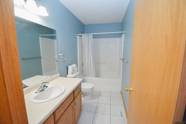 Building Photo - Spacious 4 Bedroom in Fantastic Cul-De-Sac!