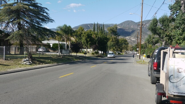 Building Photo - Charming 3-Bedroom Home with Upgraded Kitc...