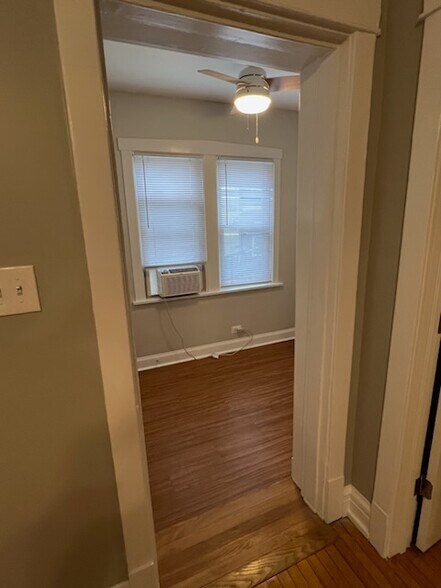 Building Photo - 132 Circle Ave