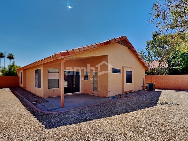 Building Photo - 12755 W Palm Ln