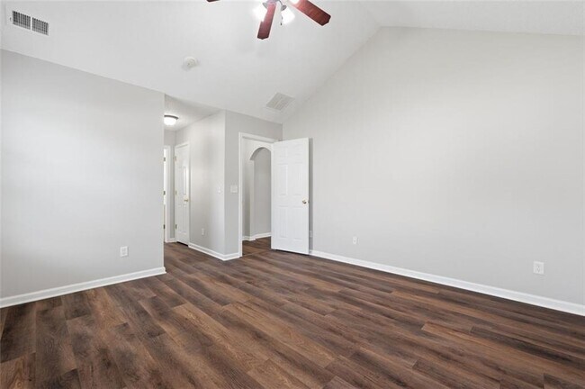 Building Photo - 465 Camella Cir