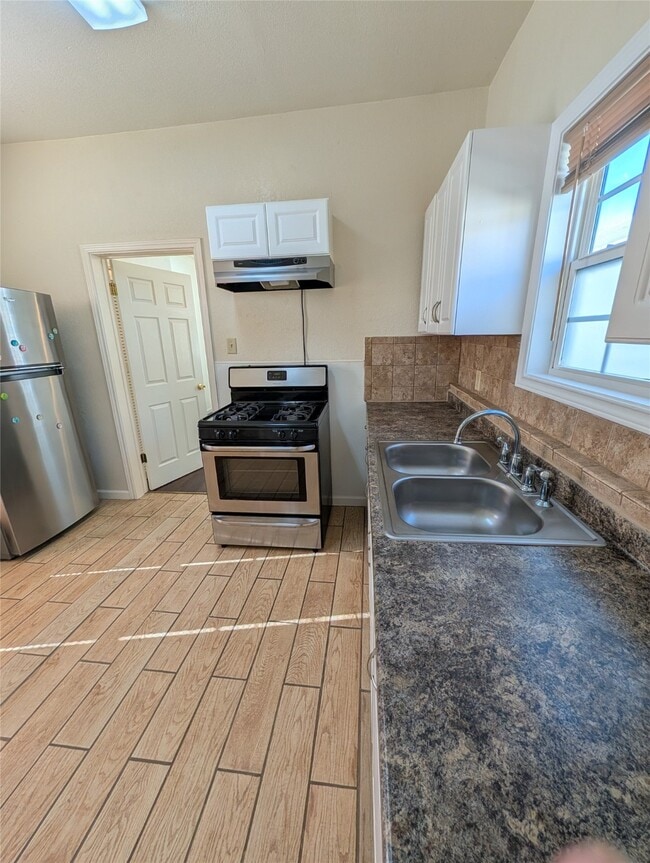 Building Photo - 1222 42nd St