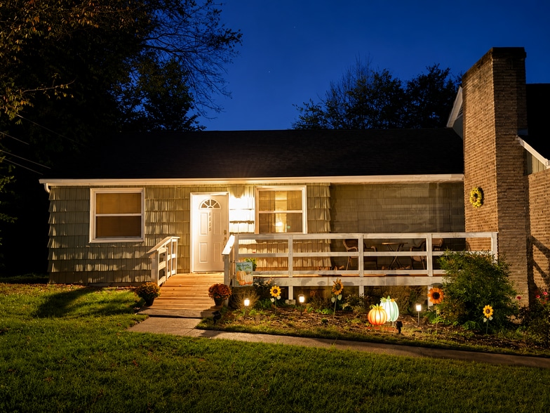 Warm exterior lighting welcomes you home after work or a day exploring Knoxville. - 1115 Henrietta Dr