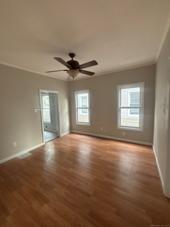 Primary Photo - 70 Farren Ave