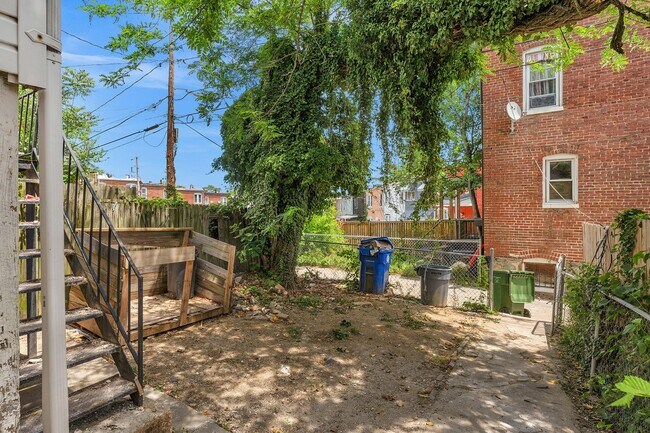 Building Photo - 405 Edgewood St