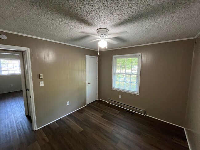 Building Photo - Charming 3-bedroom, 1.5-bathroom property in Pfafftown