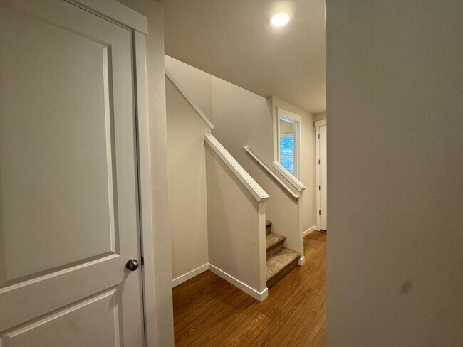 Building Photo - Spacious 3 Bedroom – Move-In Ready Brand n...