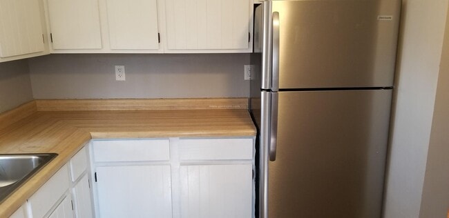 Building Photo - 3-Bedroom home available in Verona over looking the Allegheny River