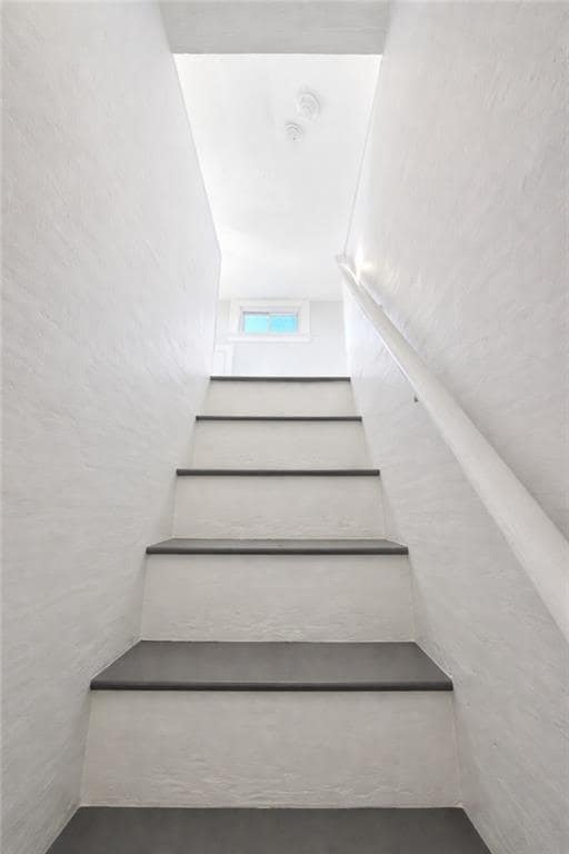 Building Photo - 71 E George St