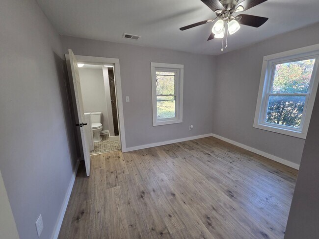 Building Photo - Charming 3-Bedroom Ranch Home with Fenced ...