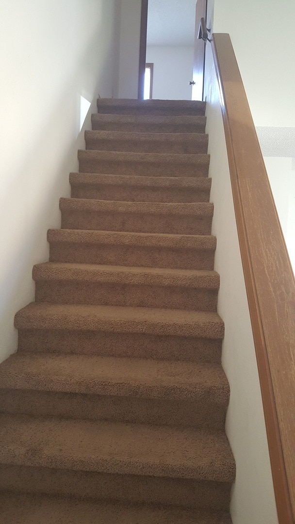 Building Photo - Great 3 Bed 2 Bath Duplex w/ attached 2 car garage!