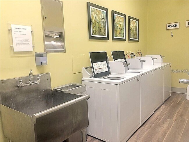 Building Photo - 400 Island Way