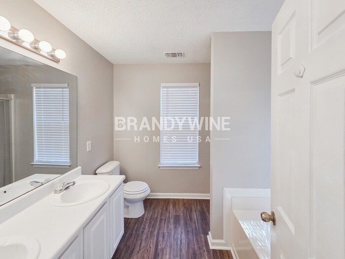 Building Photo - 2050 Tudor Dr