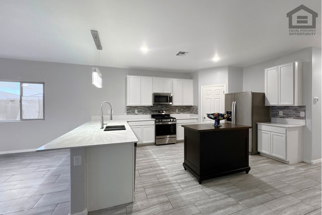 Building Photo - 5Bed/3Bath House at Northern Pkwy/El Mirage Rd! Ready for Immediate Move-In!