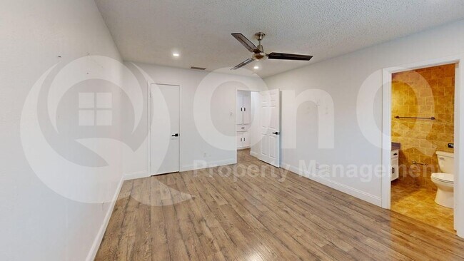 Building Photo - 2131 Blossom Ln