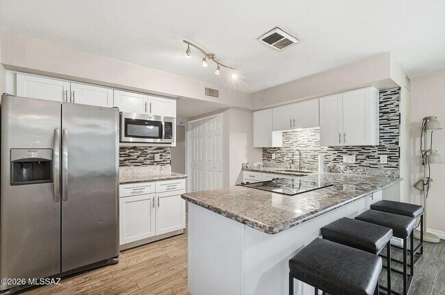 Building Photo - 4526 S Terrace Rd