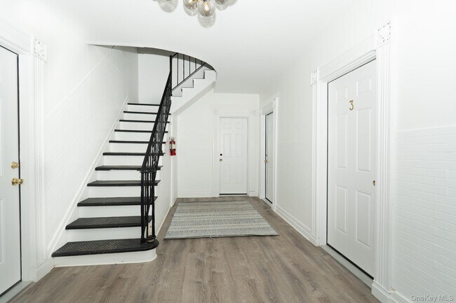 Building Photo - 220 Walsh Ave