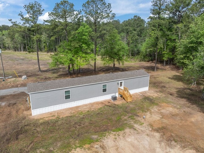Building Photo - Peaceful 3 Bedroom Rental Home on 1 Acre – Lawn Care Included