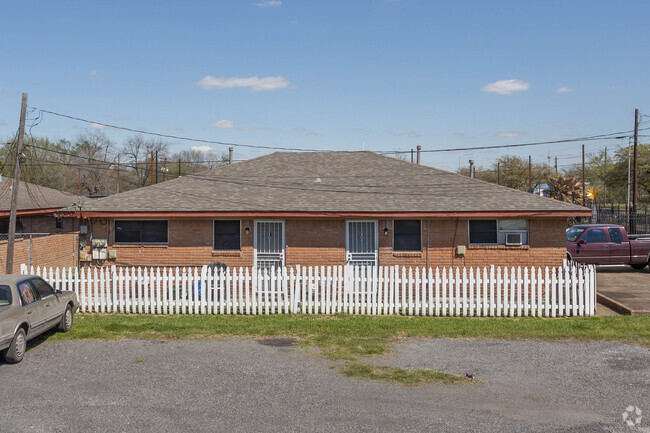 Building Photo - 5605 Cavalcade St