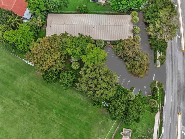 Building Photo - 2510 Riverside Dr