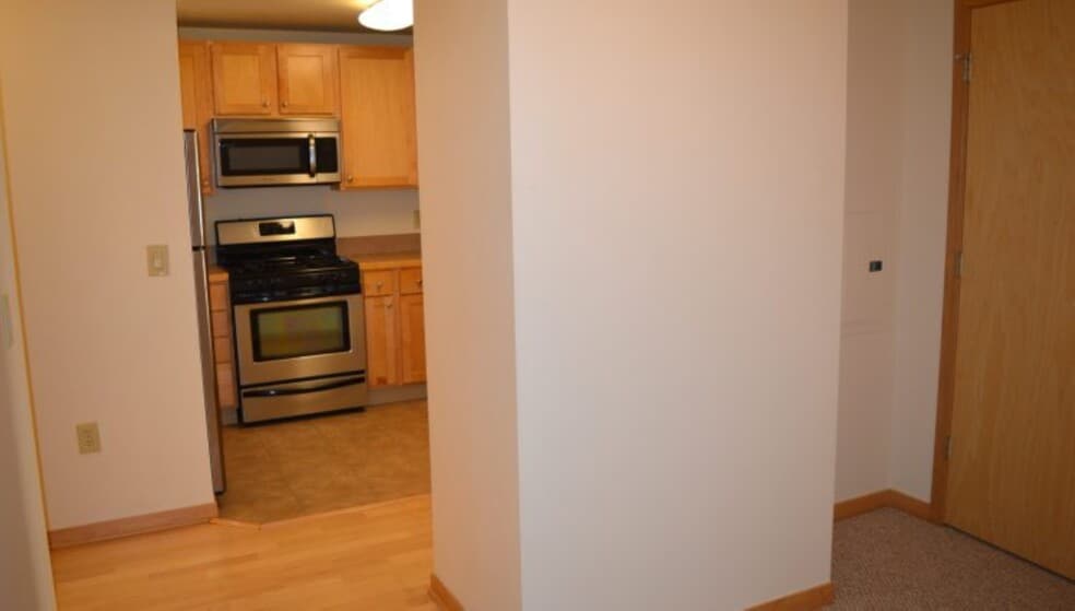 Building Photo - 333 W Mifflin St