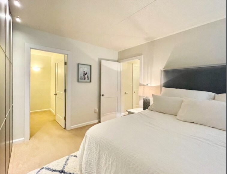 Building Photo - 50-56 Broadlawn Park