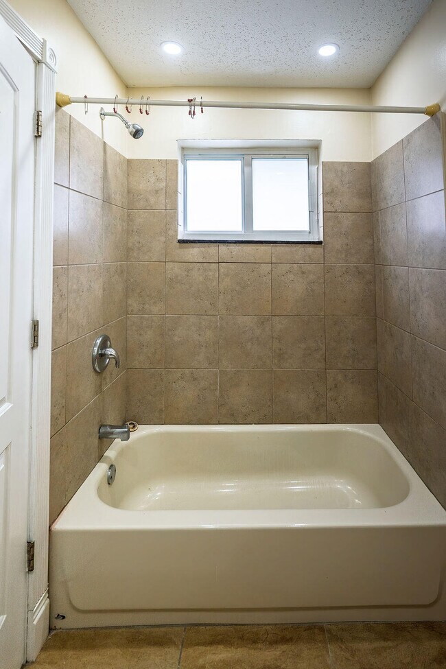 Building Photo - 750 SW 2nd St