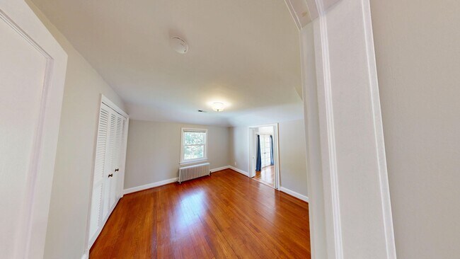 Building Photo - Updated  4/3.5 Farmhouse in Bethesda on Private, 1.5 Acre Lot