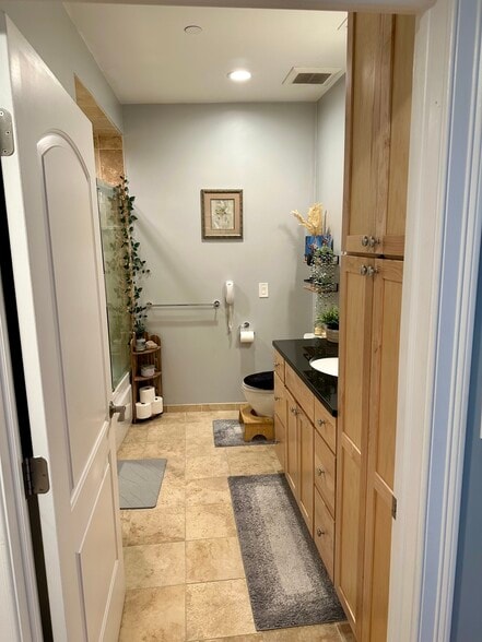 Guest bathroom - 30 High St