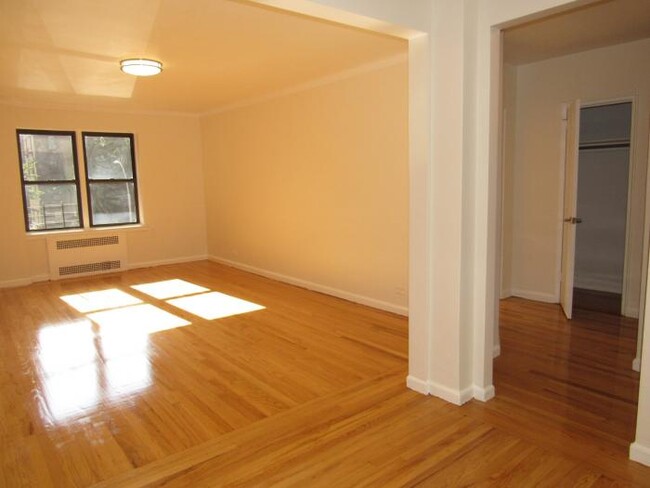 Building Photo - 2 bedroom in Flushing NY 11374