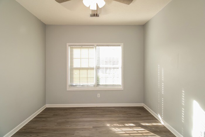 Building Photo - 225 Delaine Woods Dr