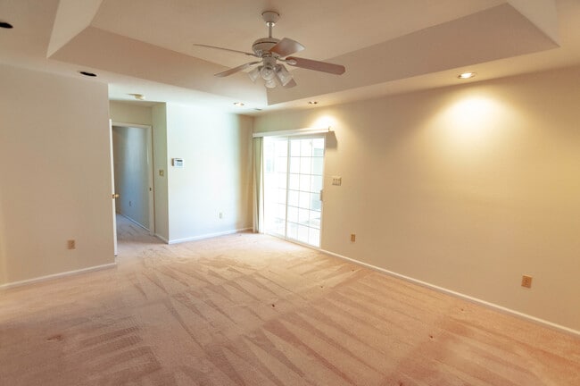 Building Photo - 4/3 near Jollyman Park, Top Cupertino Scho...