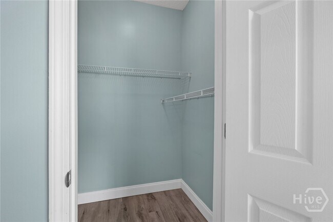 Building Photo - 2208 Walden Park Dr