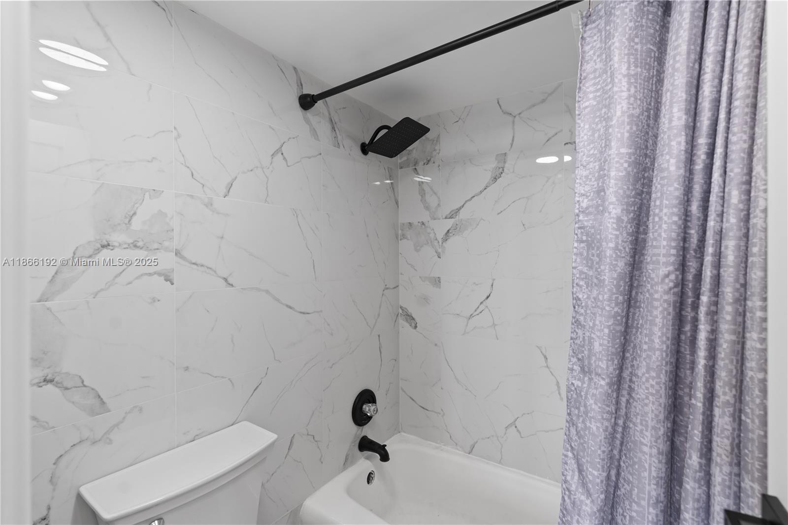 Building Photo - 1351 NE Miami Gardens Dr