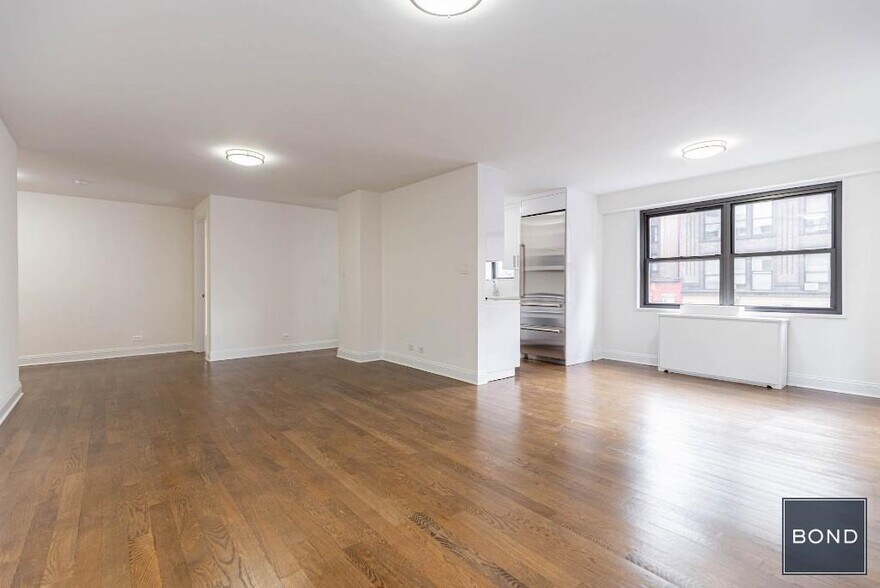 Building Photo - 145 E 16th St