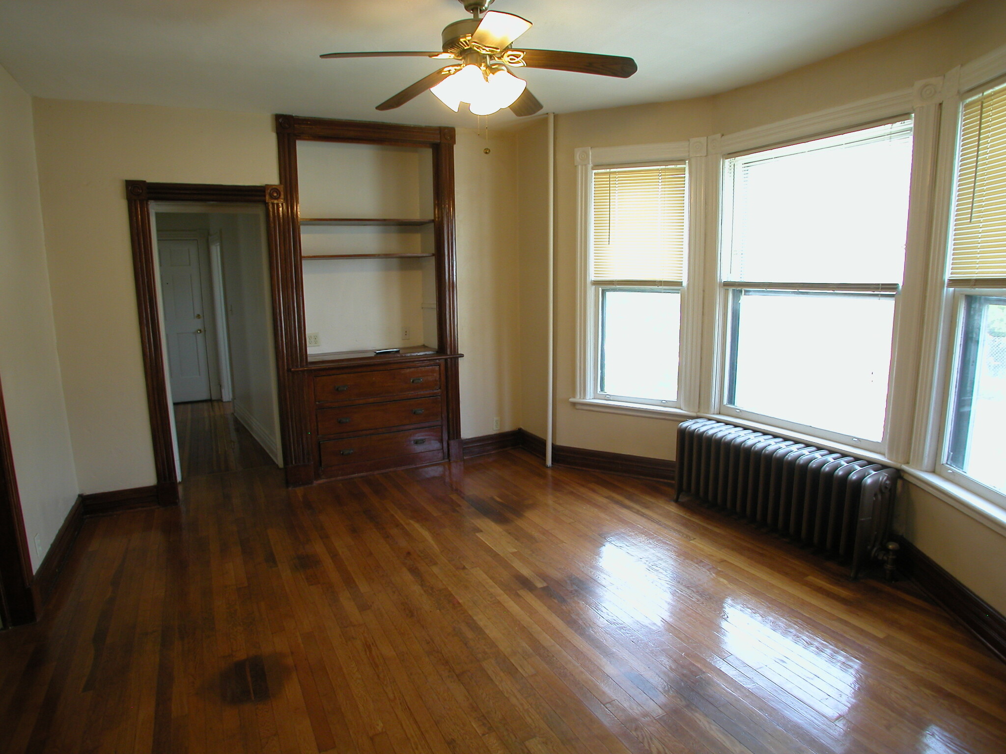 Beautiful woodwork in large Living Rm - 534 Yates St