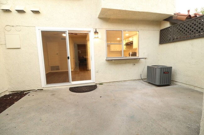 Building Photo - 204 San Luis Rey Dr