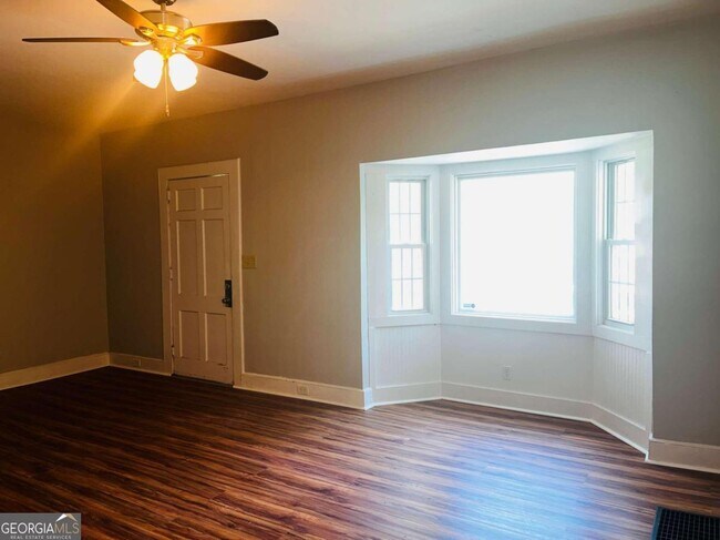 Building Photo - 507 Sylvan Dr